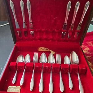 Flatware / Oneida Community Silverplate "Debonair" in Wooden Box